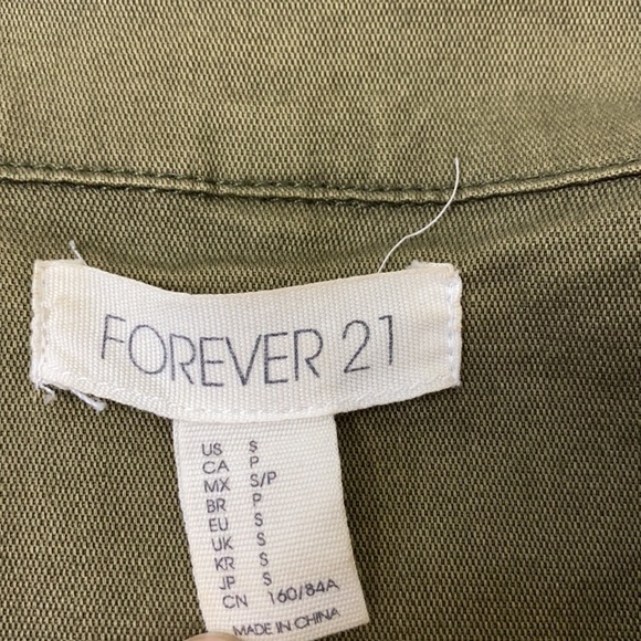 Utility denim jacket w. Patches + Pockets - Picture 12 of 16